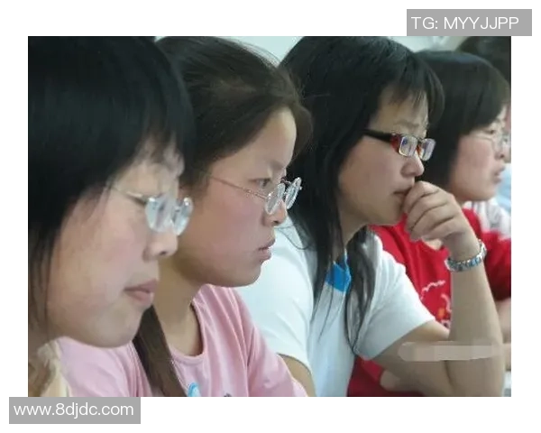 打足球的潜在危害与对青少年身体健康的影响分析